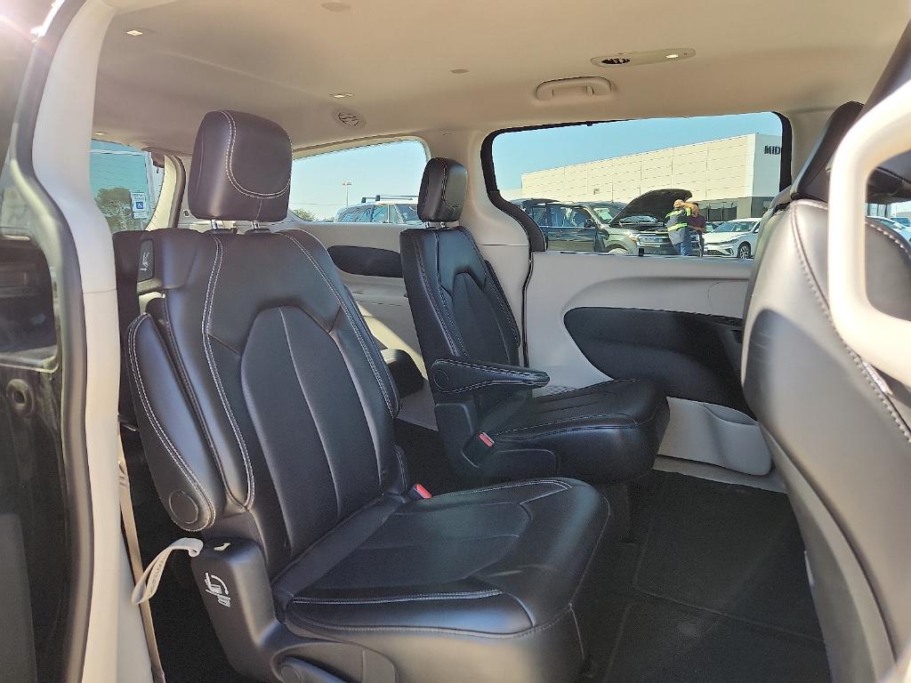 used 2024 Chrysler Pacifica car, priced at $29,995