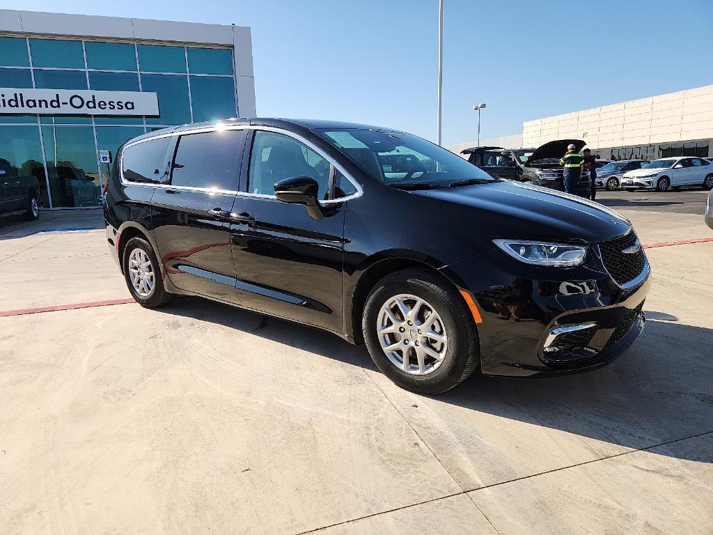 used 2024 Chrysler Pacifica car, priced at $29,995
