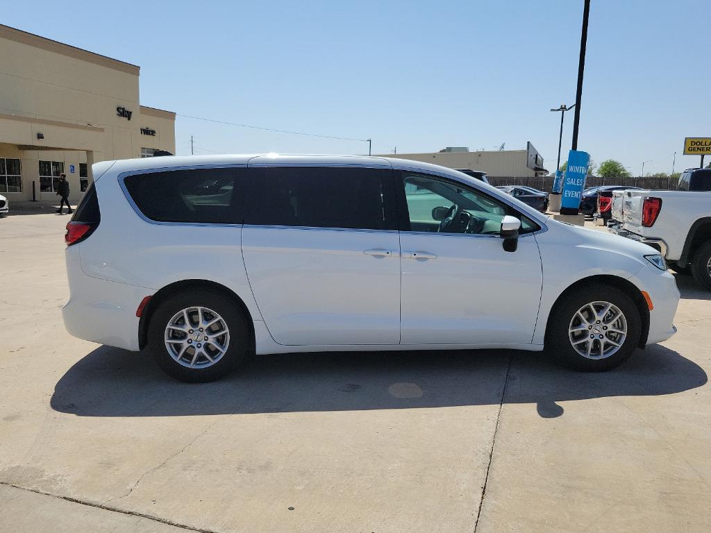 used 2023 Chrysler Pacifica car, priced at $24,984