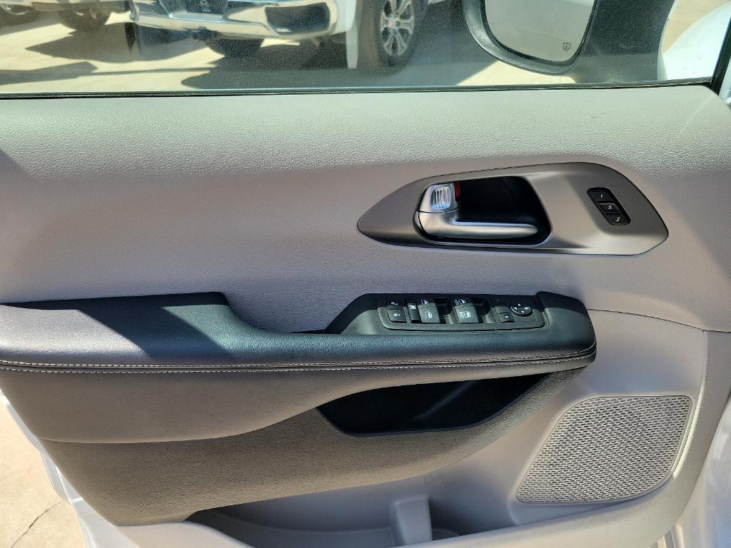 used 2023 Chrysler Pacifica car, priced at $24,984
