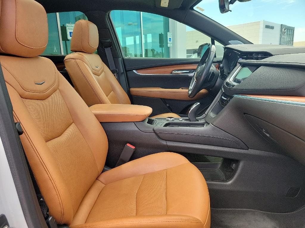used 2022 Cadillac XT5 car, priced at $31,765