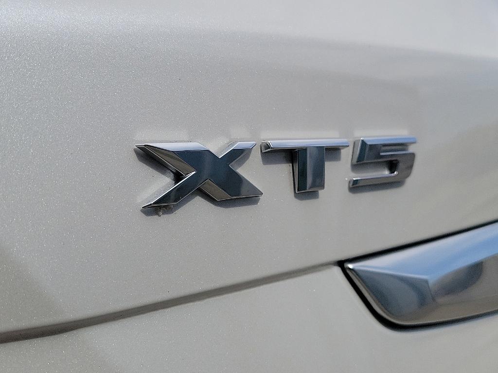 used 2022 Cadillac XT5 car, priced at $31,765