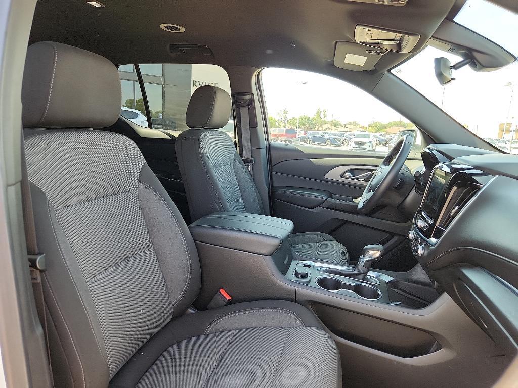 used 2022 Chevrolet Traverse car, priced at $25,216