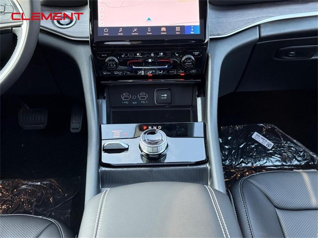 new 2025 Jeep Grand Cherokee car, priced at $49,390