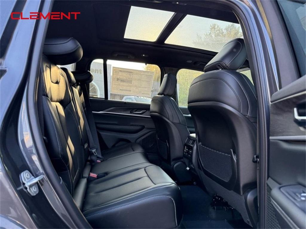 new 2025 Jeep Grand Cherokee car, priced at $49,390