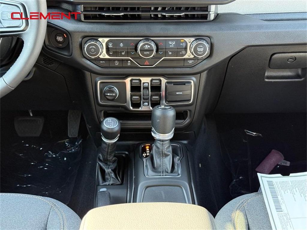 new 2025 Jeep Wrangler car, priced at $44,365