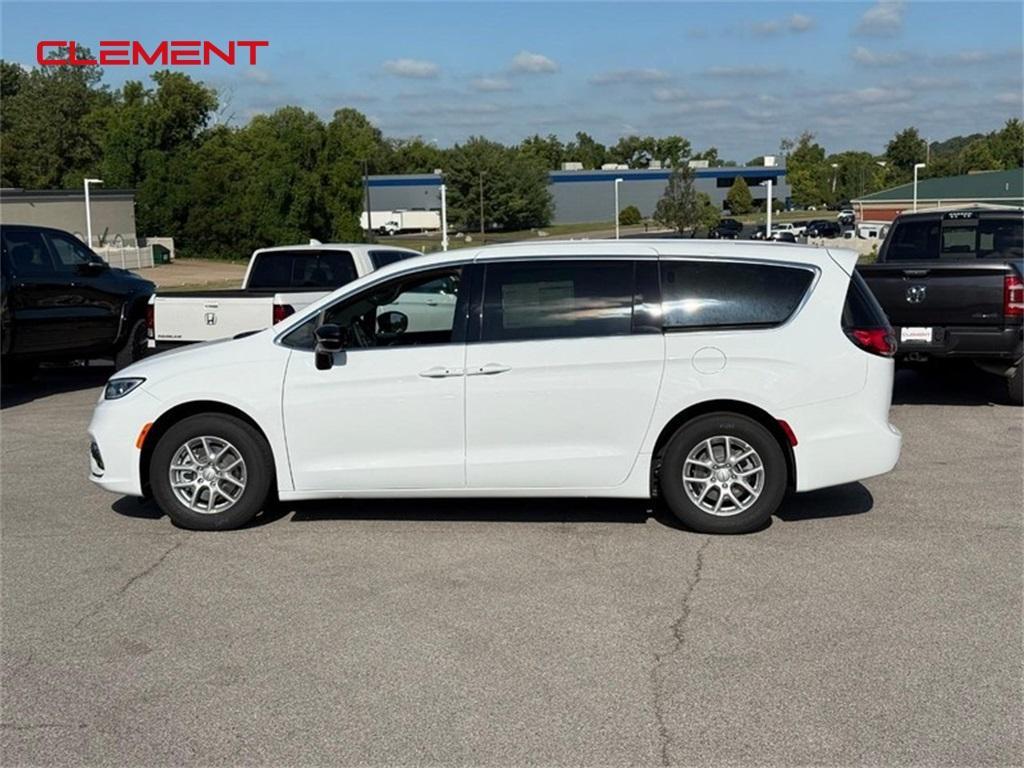 new 2026 Chrysler Pacifica car, priced at $40,570