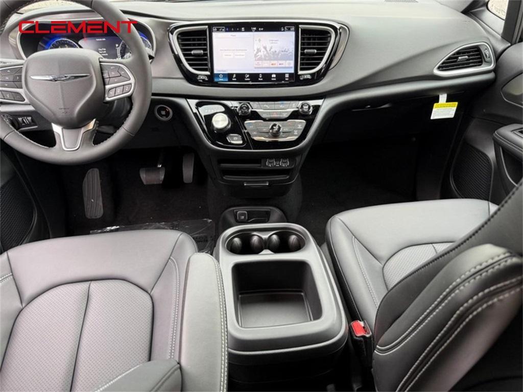 new 2025 Chrysler Voyager car, priced at $39,613