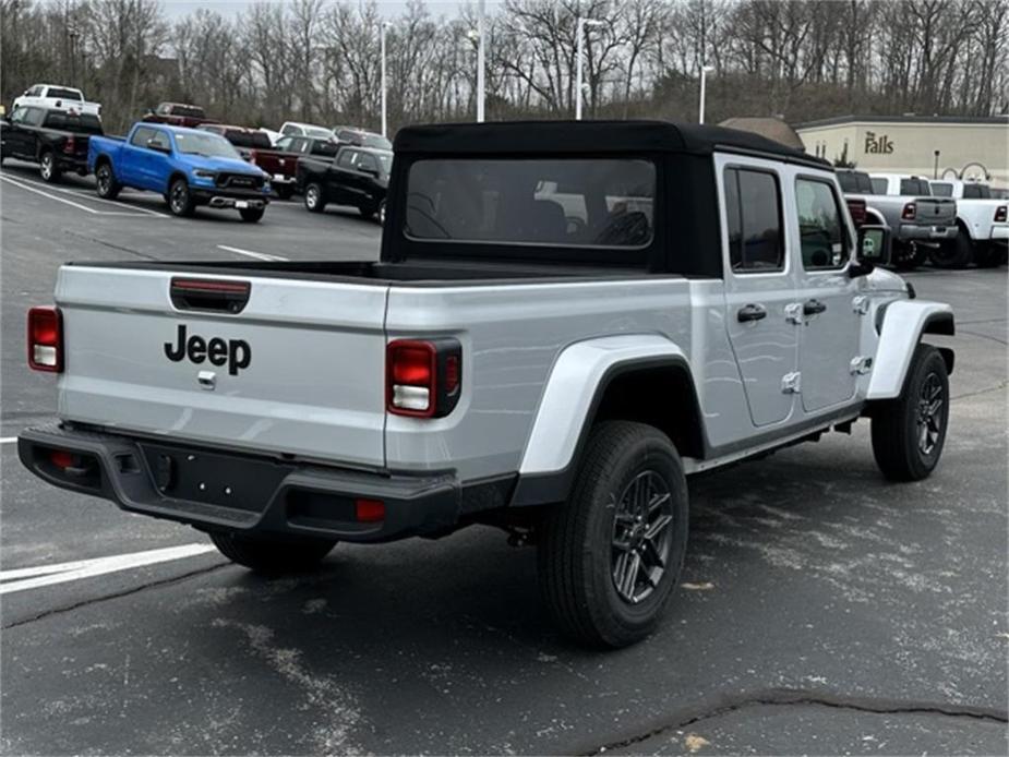 new 2024 Jeep Gladiator car, priced at $39,185