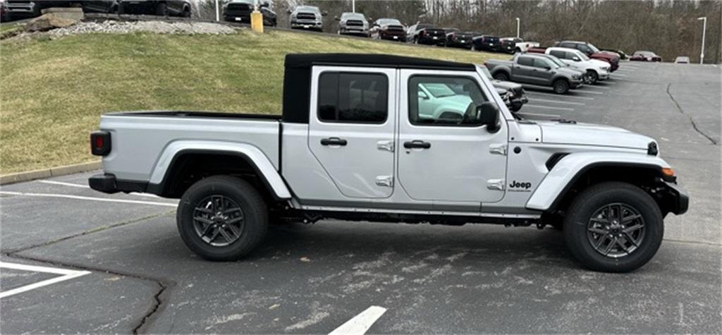 new 2024 Jeep Gladiator car, priced at $45,660
