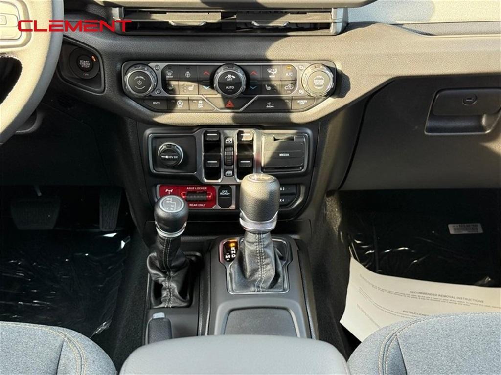 new 2025 Jeep Wrangler car, priced at $45,895