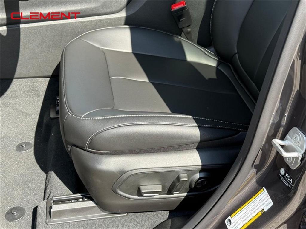 new 2025 Jeep Grand Cherokee L car, priced at $47,762