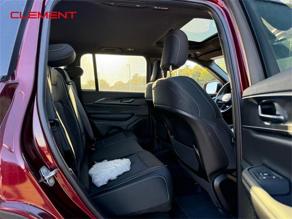 new 2025 Jeep Grand Cherokee car, priced at $37,184