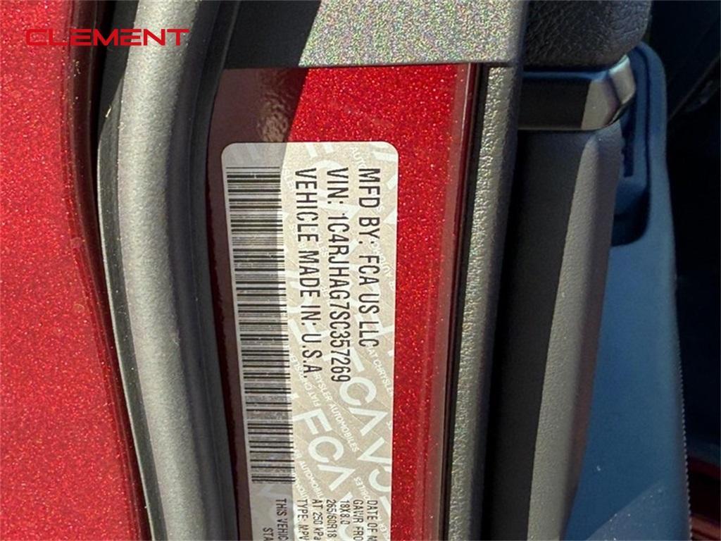 new 2025 Jeep Grand Cherokee car, priced at $37,184