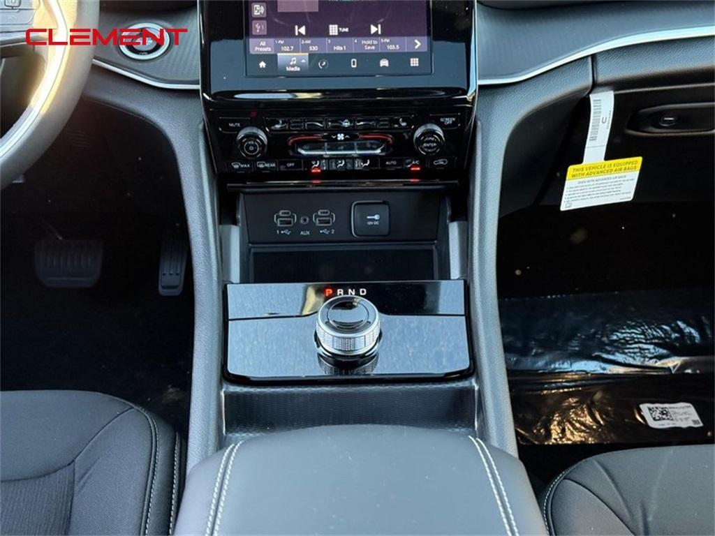 new 2025 Jeep Grand Cherokee car, priced at $37,184