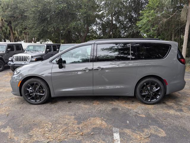 new 2024 Chrysler Pacifica car, priced at $36,729