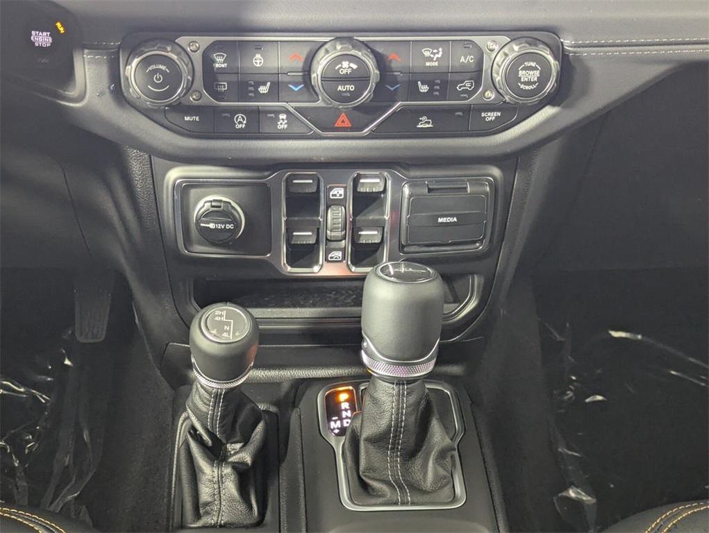 new 2025 Jeep Gladiator car, priced at $44,992