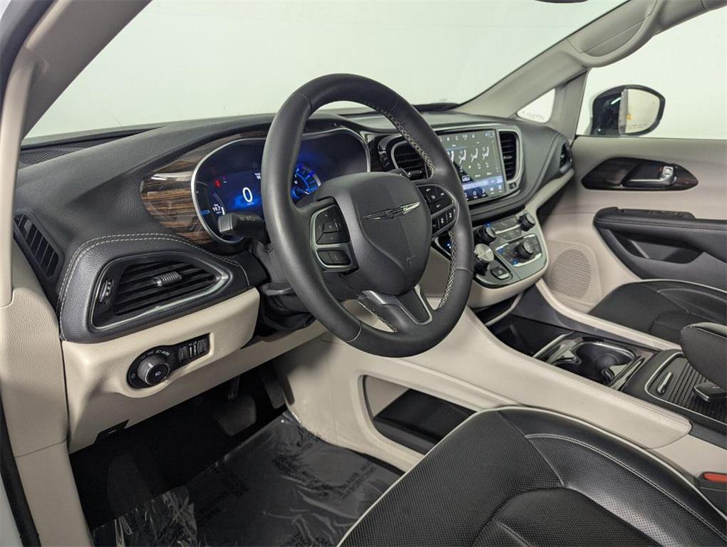 used 2023 Chrysler Pacifica Hybrid car, priced at $23,788