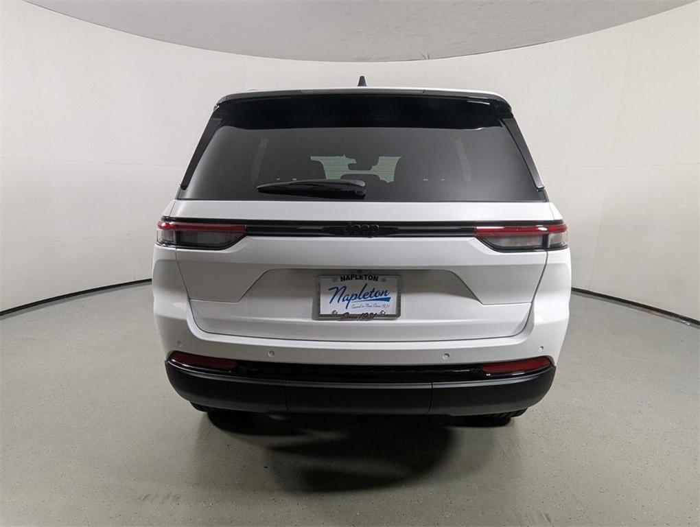 new 2025 Jeep Grand Cherokee car, priced at $38,202