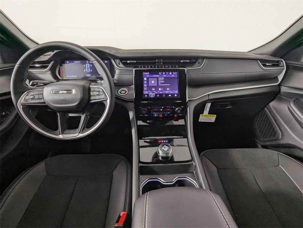 new 2025 Jeep Grand Cherokee car, priced at $38,202