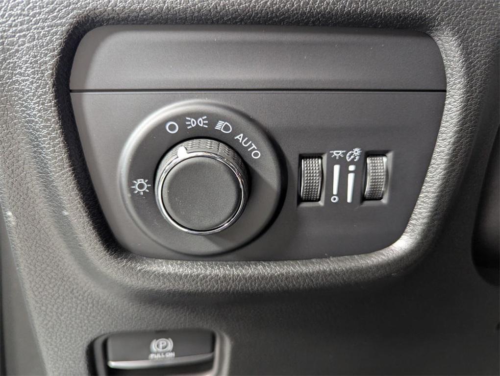 new 2025 Jeep Grand Cherokee car, priced at $38,202