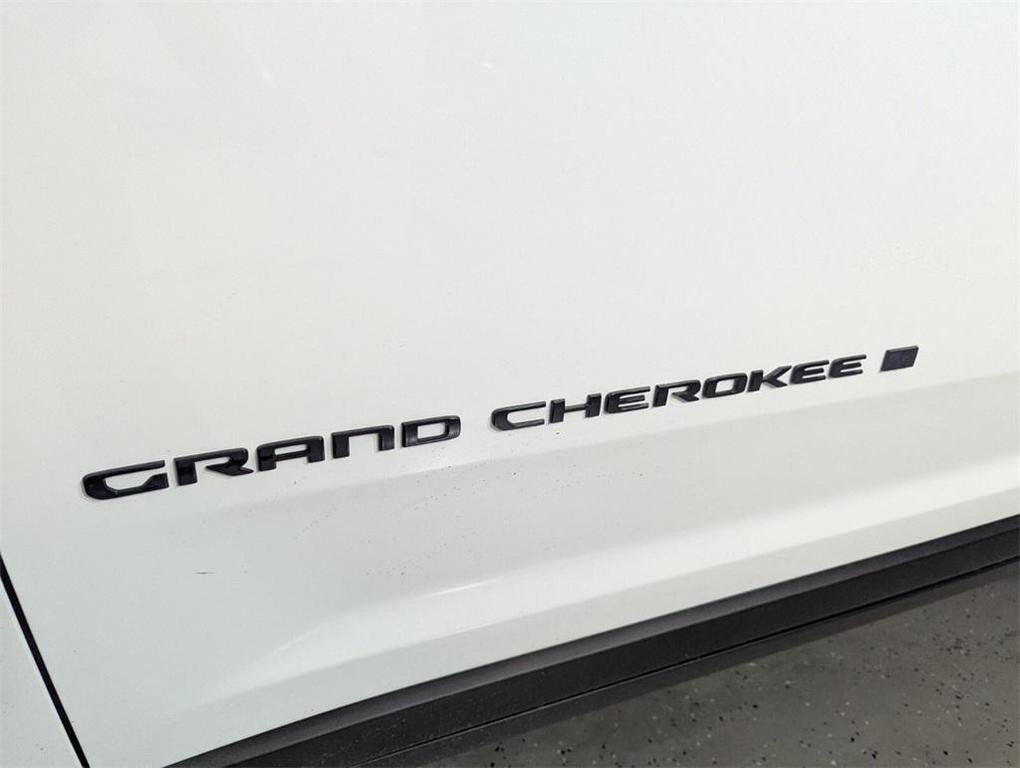 new 2025 Jeep Grand Cherokee car, priced at $38,202