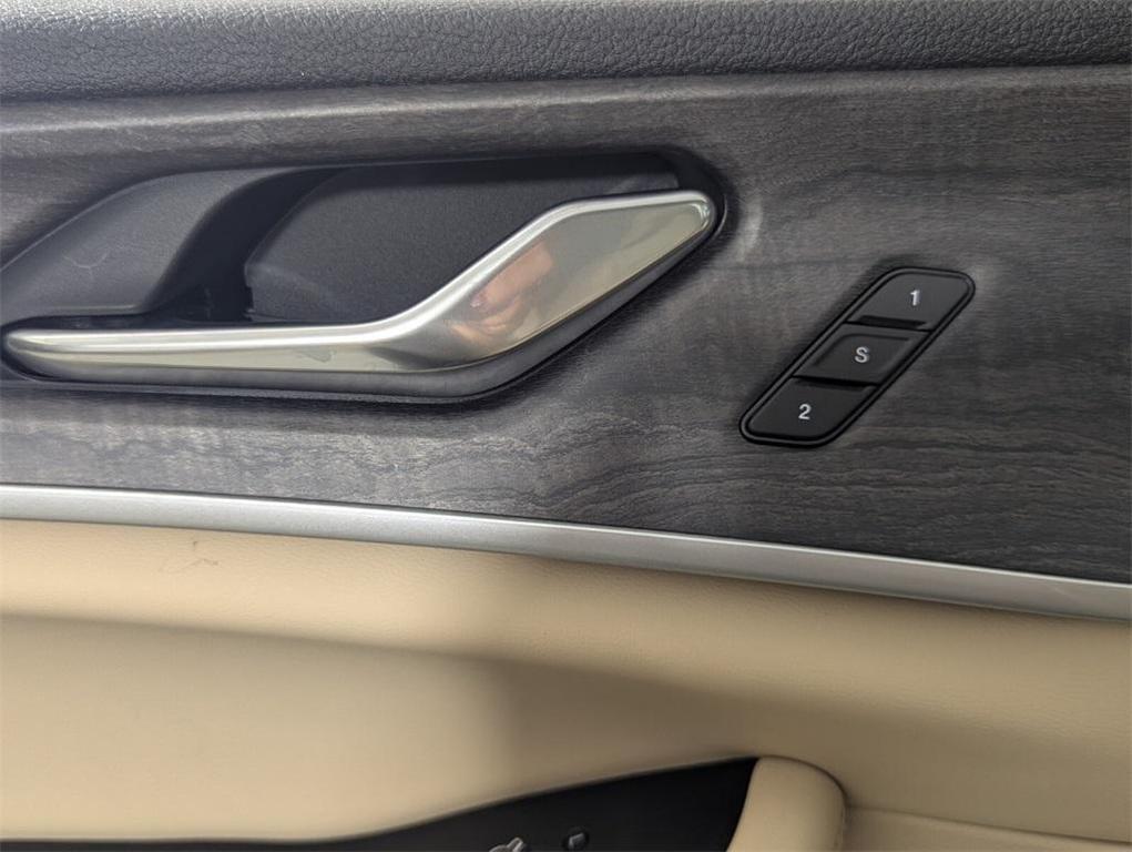 new 2025 Jeep Grand Cherokee car, priced at $44,544