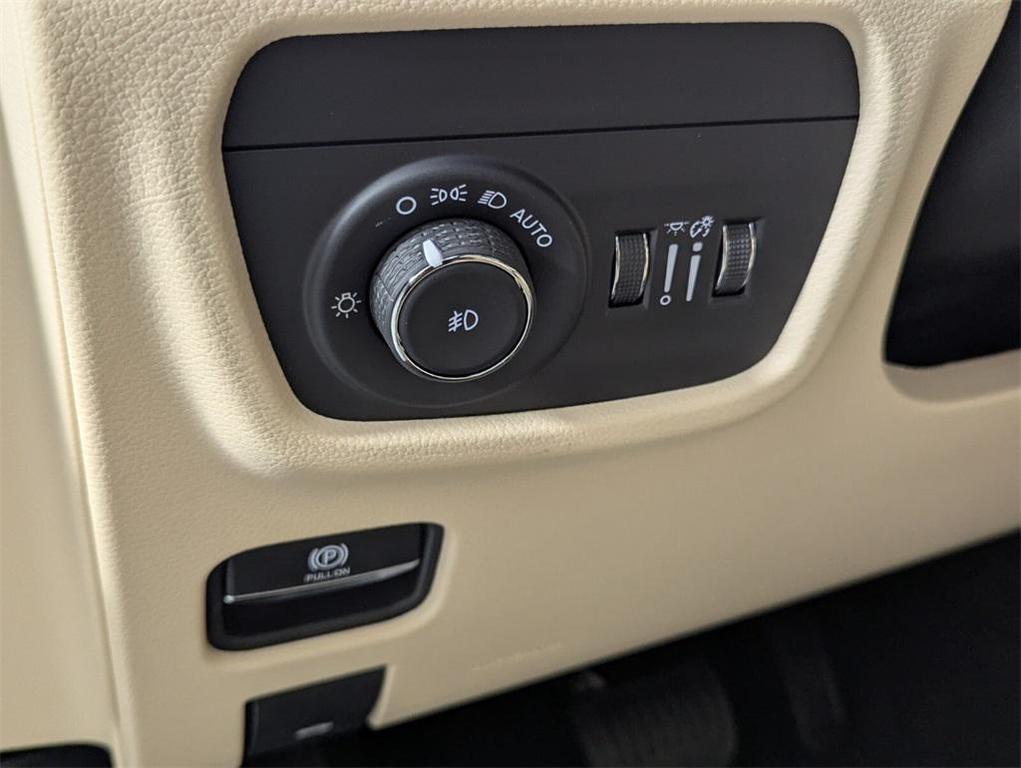 new 2025 Jeep Grand Cherokee car, priced at $44,544