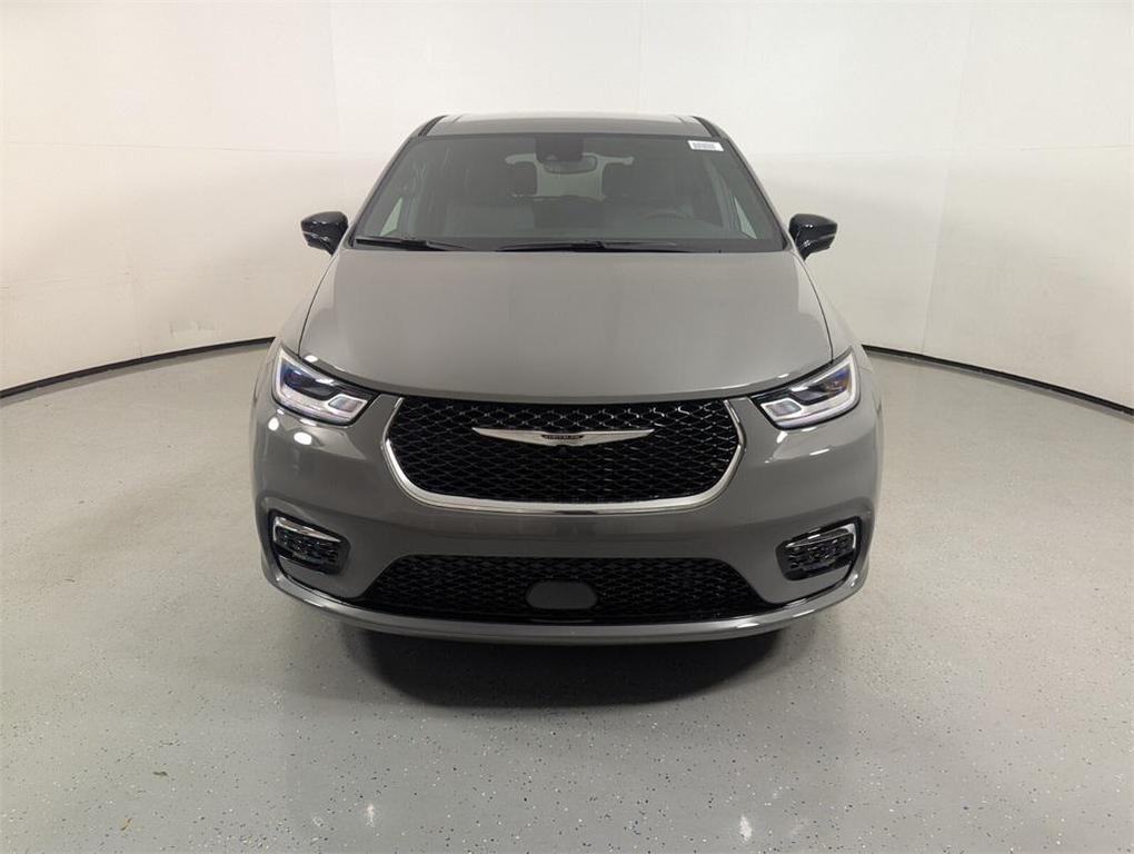 new 2025 Chrysler Pacifica car, priced at $42,121