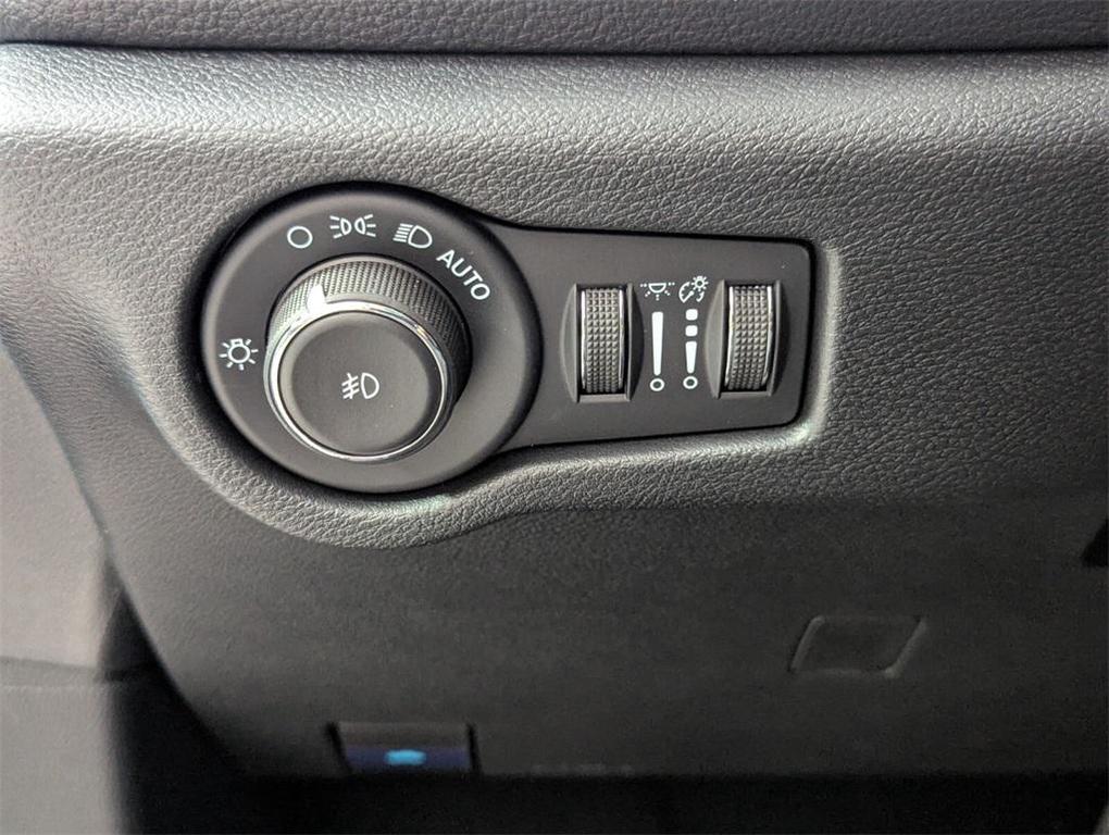 new 2025 Chrysler Pacifica car, priced at $42,121