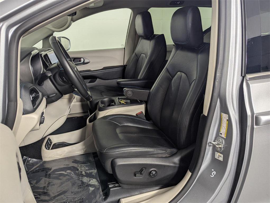 used 2021 Chrysler Pacifica car, priced at $15,888