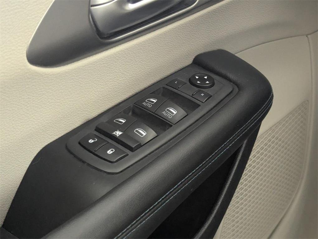 used 2021 Chrysler Pacifica car, priced at $15,888