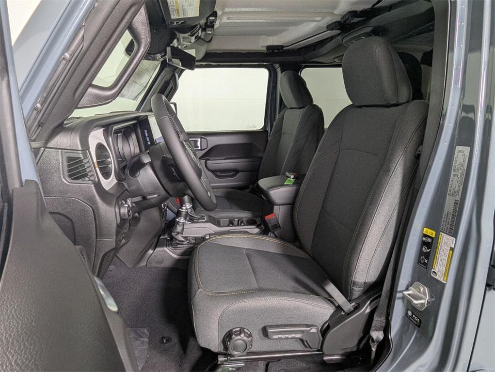 new 2025 Jeep Gladiator car, priced at $42,158