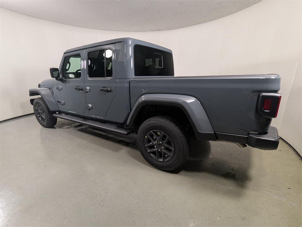 new 2025 Jeep Gladiator car, priced at $42,158