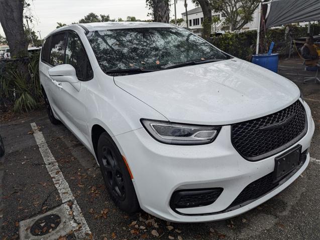 used 2022 Chrysler Pacifica Hybrid car, priced at $22,500