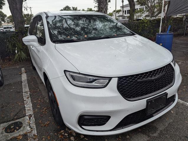 used 2022 Chrysler Pacifica Hybrid car, priced at $22,500