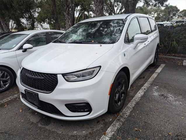 used 2022 Chrysler Pacifica Hybrid car, priced at $22,500