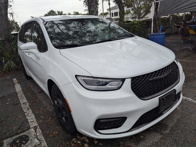 used 2022 Chrysler Pacifica Hybrid car, priced at $22,500