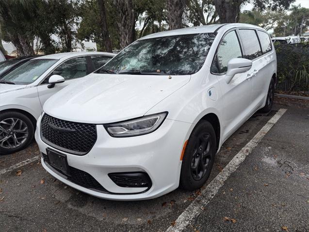 used 2022 Chrysler Pacifica Hybrid car, priced at $22,500