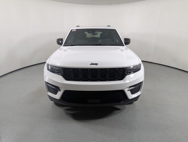 new 2024 Jeep Grand Cherokee car, priced at $38,580