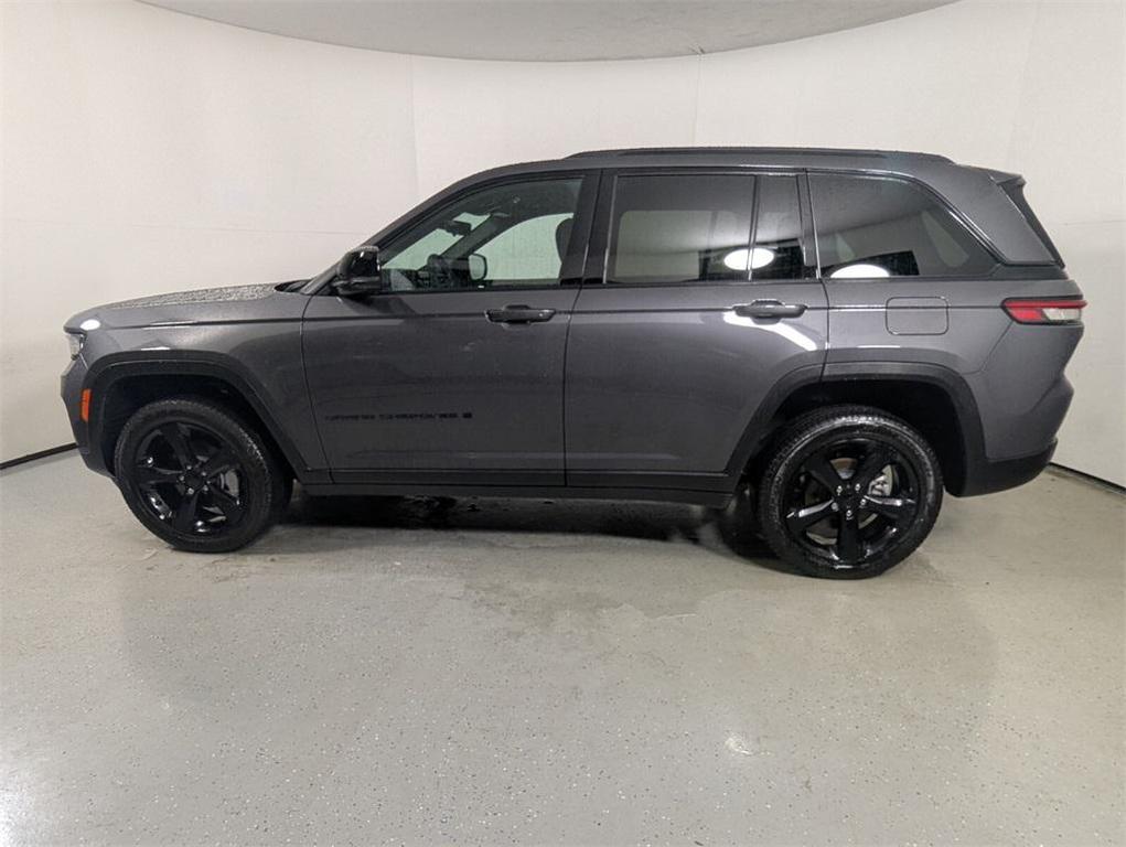 new 2025 Jeep Grand Cherokee car, priced at $37,958