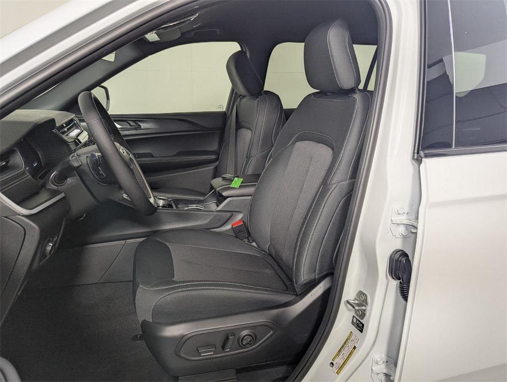 new 2025 Jeep Grand Cherokee L car, priced at $35,293