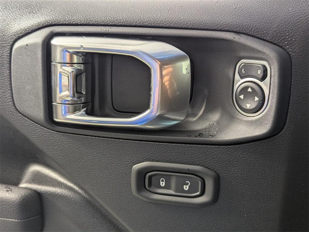 new 2025 Jeep Gladiator car, priced at $42,158