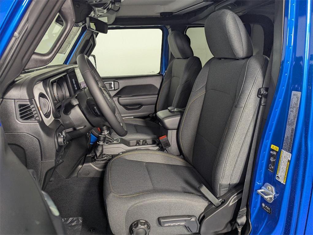 new 2025 Jeep Gladiator car, priced at $42,158