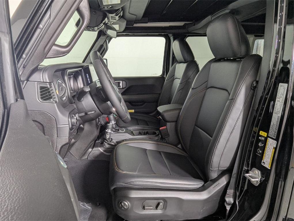 new 2025 Jeep Wrangler car, priced at $43,813