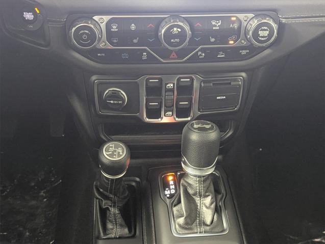 new 2025 Jeep Wrangler 4xe car