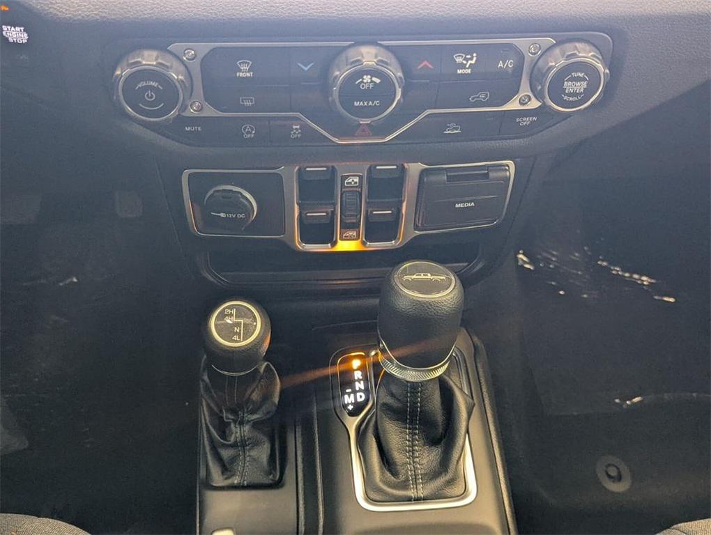 new 2025 Jeep Gladiator car, priced at $46,992