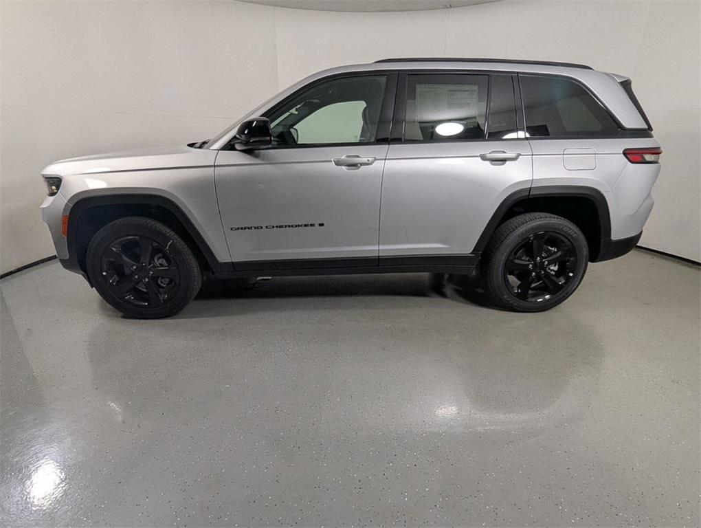 new 2025 Jeep Grand Cherokee car, priced at $41,328