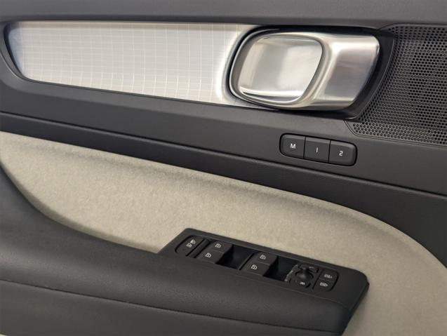 used 2020 Volvo XC40 car, priced at $24,488