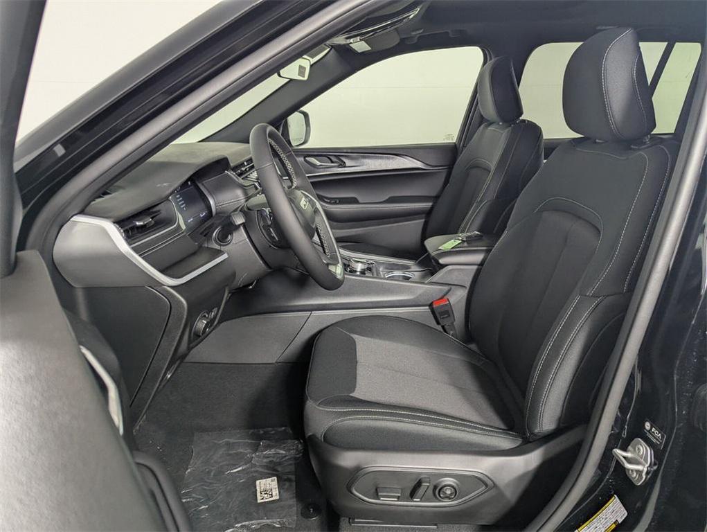 new 2025 Jeep Grand Cherokee car, priced at $31,203